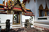 Bangkok Wat Pho, entrance doorways of the double ringed cloister around the ubosot. 